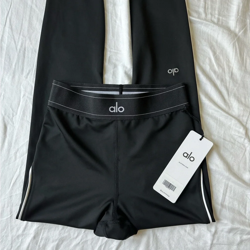 SOLD // NWT Alo Airlift High-Waist Suit Up Legging - Black/White (Size Small) - Picture 5 of 9